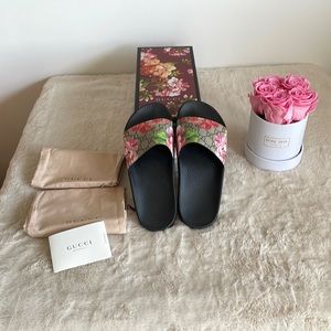 Gucci Pursuit Slide Sandal in size 38, size 8.
